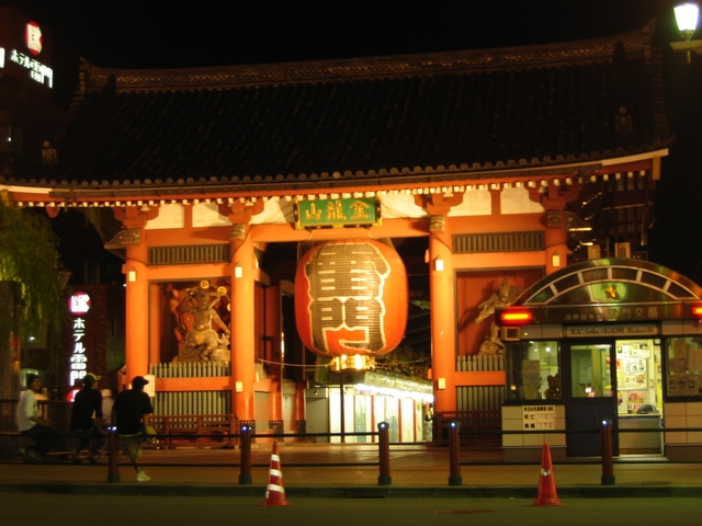 http://onosendai.free.fr/japon/03_Shibuya_Asakusa/Photo_asakusa-2.jpg