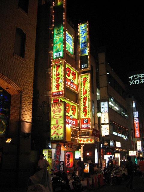 http://onosendai.free.fr/japon/04_akiba_shinjuku/Photo-5.jpg